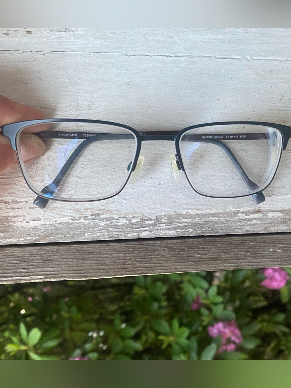 TITANFLEX- Unisex Rectangular Metal Reading Glasses in Black and Silver 🤓